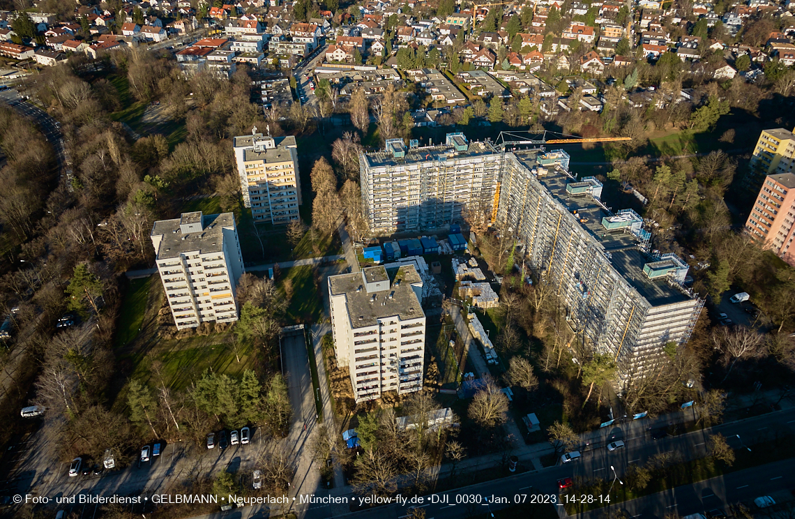 07.01.2023 - Luftbilder von der Baustelle Karl-Marx-Ring 11-21 und Kurt-Eisner-Straße in Neuperlach